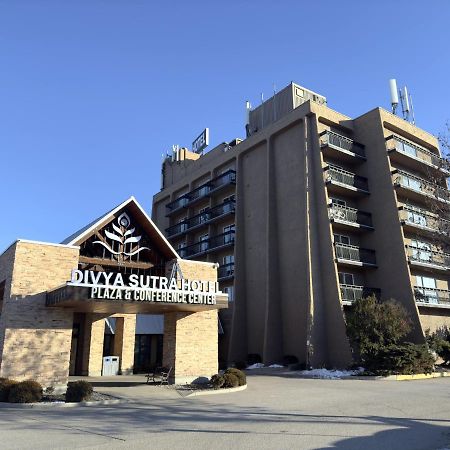 Divya Sutra Plaza And Conference Centre, Vernon, Bc מראה חיצוני תמונה