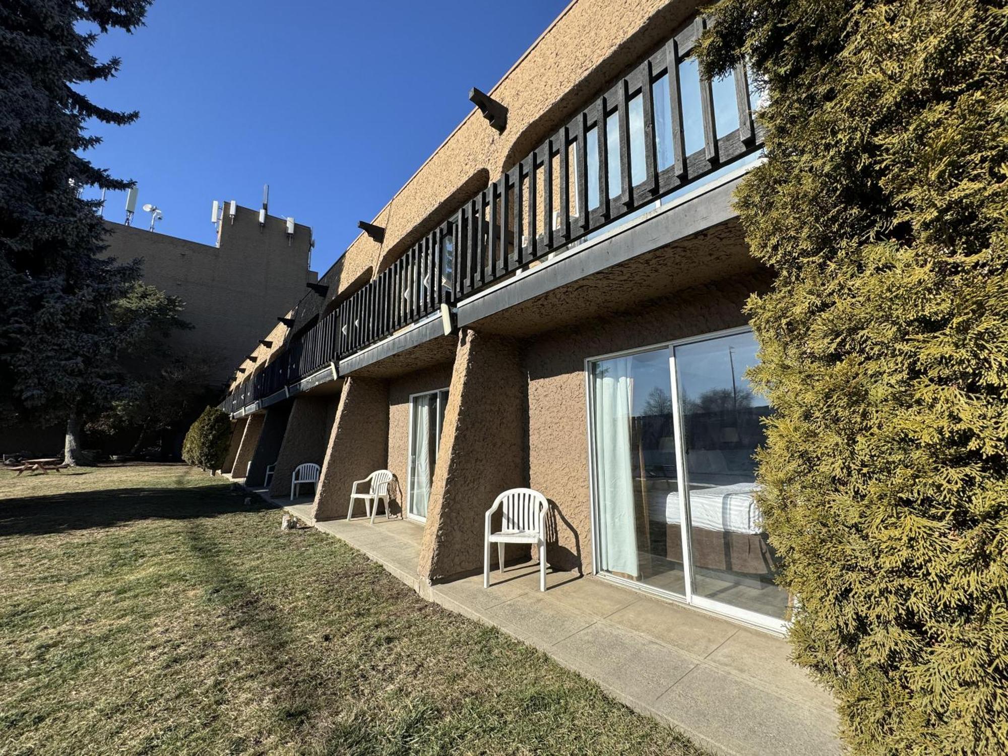 Divya Sutra Plaza And Conference Centre, Vernon, Bc מראה חיצוני תמונה