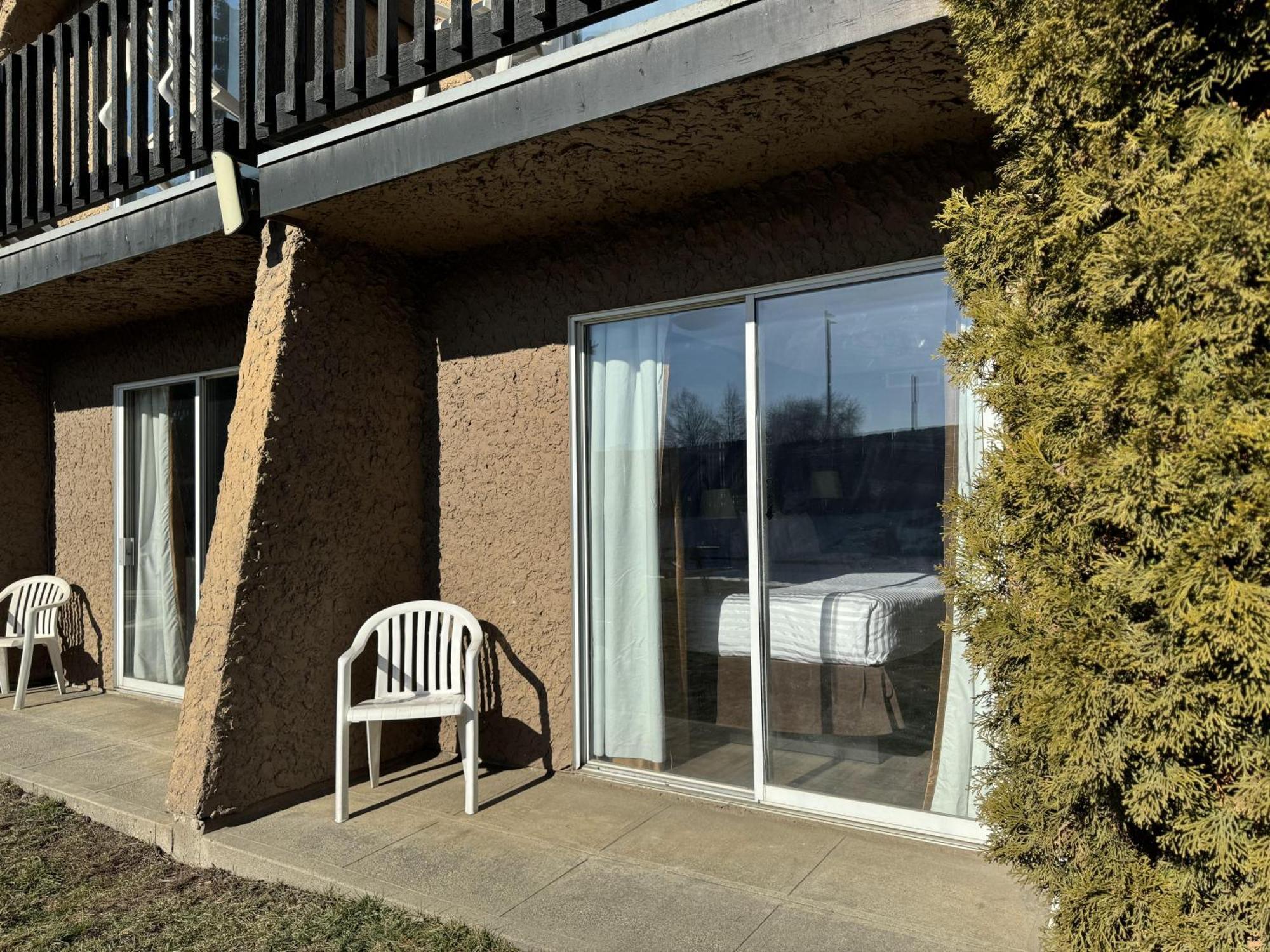 Divya Sutra Plaza And Conference Centre, Vernon, Bc מראה חיצוני תמונה